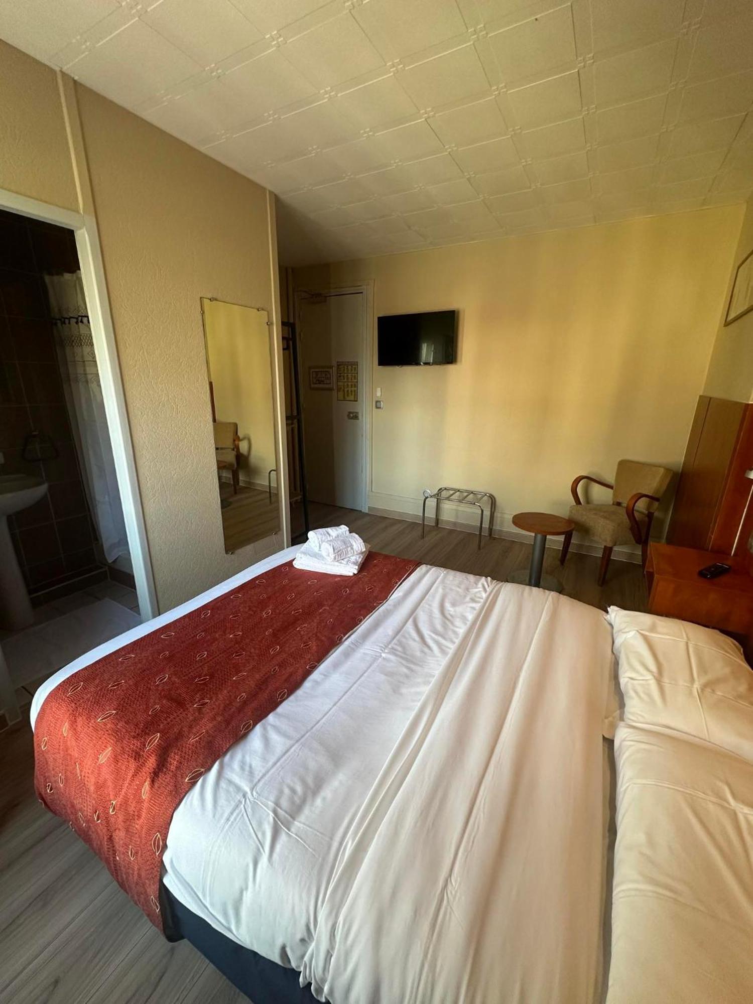 Hotel Victoria *